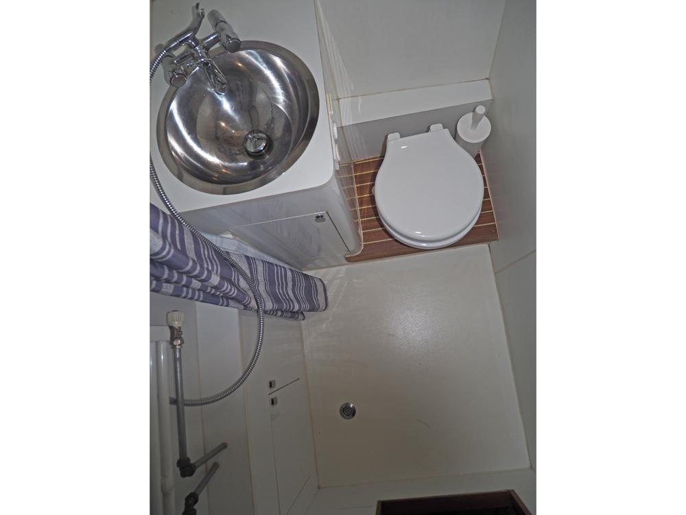 Aft cabin, Accommodation